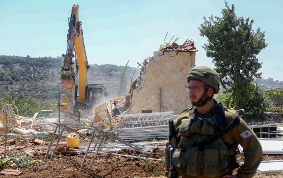 الاحتلال يهدم مسكنا وبركس أغنام في القدس المحتلة