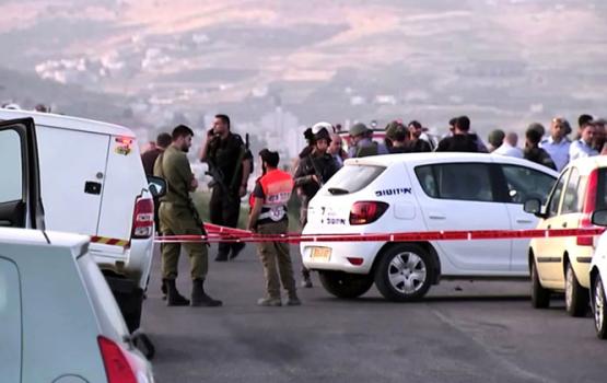 اصابة مجندة صهيونية بعملية طعن والاستيلاء على سلاحها في الأغوار