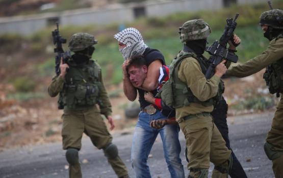 قوات الاحتلال تعتقل 11 مواطنا من عدة مدن بالضفة المحتلة
