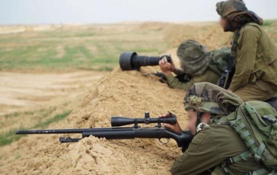 الاحتلال يطلق النار صوب المزارعين والصيادين وسط وجنوب القطاع 