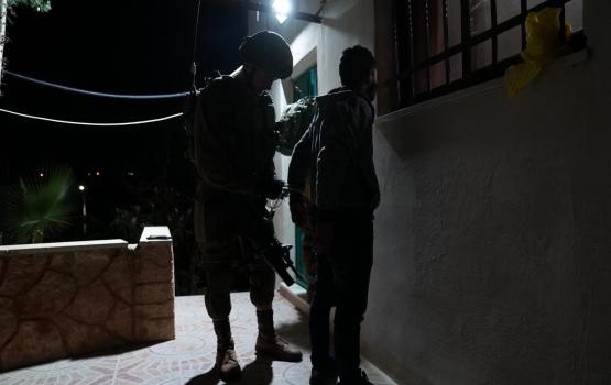 قوة صهيونية خاصة تختطف ٤ مواطنين بقرية كوبر برام الله