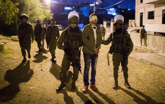 الاحتلال يعتقل 15 مواطناً بالضّفة