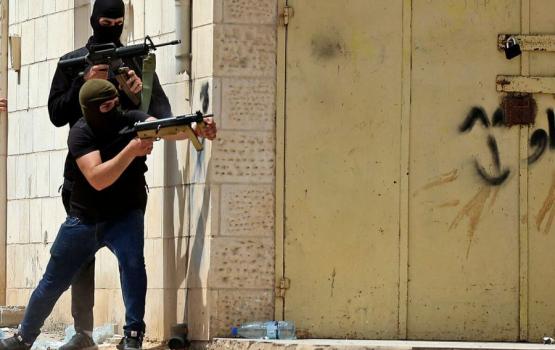 10 إصابات خلال اشتباكات بين مقاومين وقوات الاحتلال بنابلس