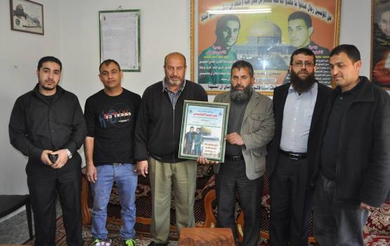 خضر عدنان يدعو لمساندة أهالي الشهداء والأسرى