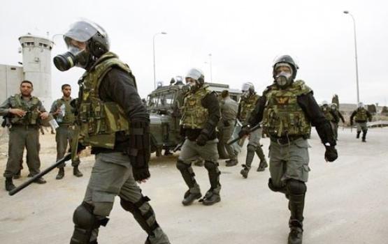 وحدات القمع تقتحم سجن "النقب" وسط تصاعد التوتر