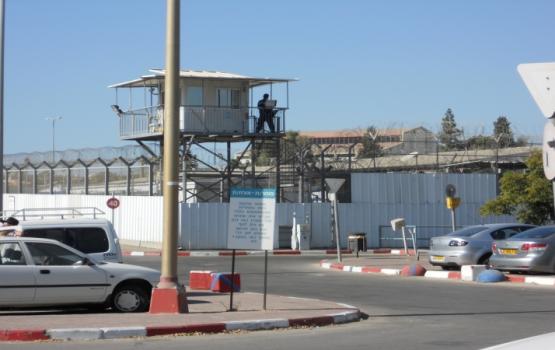 6 أسرى يدخلون أعوامًا جديدة في سجون الاحتلال