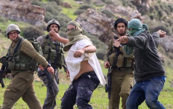 مغتصبون يهاجمون منازل المواطنين جنوب نابلس