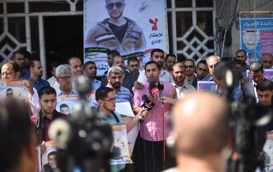 المحرر أبو شلوف يطالب بتكثيف الجهود لإنقاذ حياة المضربين
