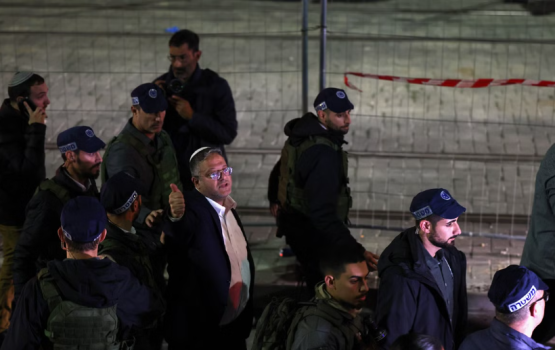 المتطرف "بن غفير" يُقر إجراءات لتسليح آلاف الصهاينة