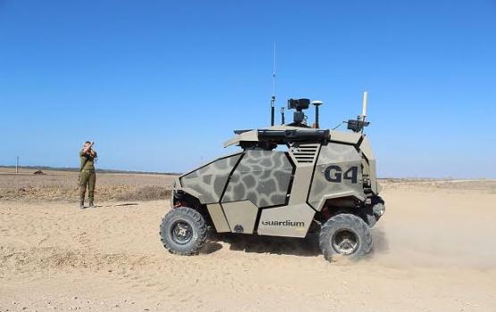 العدو يستعين بـ"روبوت" لإزالة الاعلام الفلسطينية عن السياح