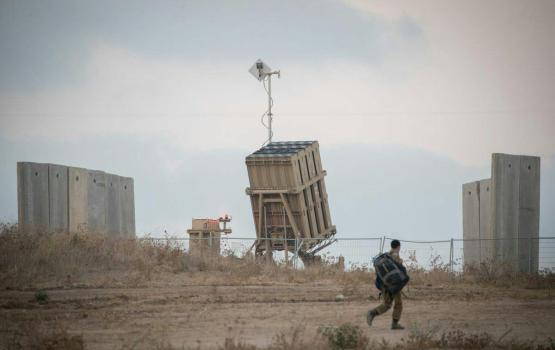 العدو ينشر منظومة القبة الحديدية قرب "تل أبيب"