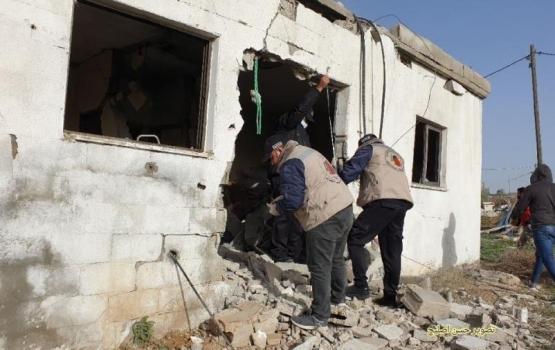 نجاة أسرة من قضف مدفعي صهيوني وسط القطاع