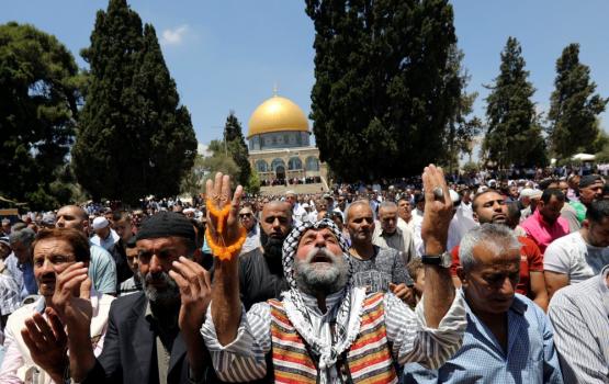 55 ألف مصلٍ أدوا الجمعة بالأقصى رغم إجراءات الاحتلال