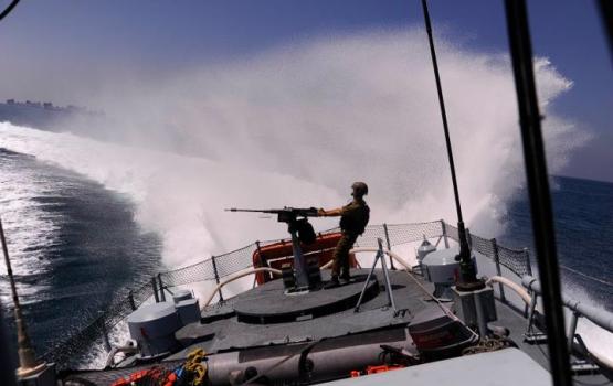 زوارق الاحتلال تستهدف صيادي شمال القطاع