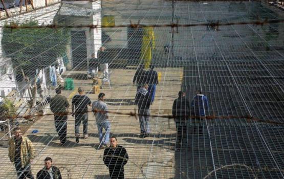 ثلاثة أسرى يدخلون أعوامًا جديدة داخل سجون الاحتلال