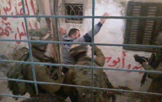  الاحتلال يعتقل 11 مواطناً بمداهمات واسعة في الضفة