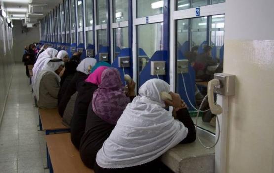 52 من أهالي أسرى غزة يُعِيدُون على 27 أسيرًا بـ "نفحة"