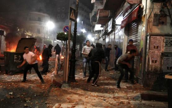 عشرات الإصابات في مواجهات عنيفة مع الاحتلال بالعيساوية