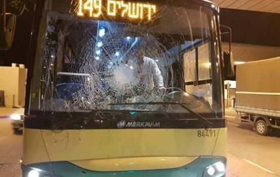 إصابة سائق حافلة صهيوني بإلقاء حجارة في القدس
