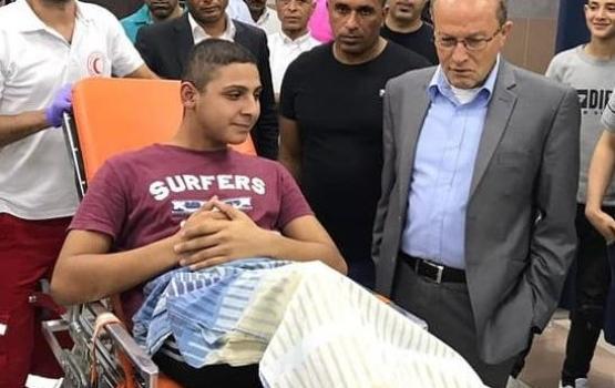 الاحتلال يفرج عن القاصر الجريح محمد حسنين ونقله للمشفى