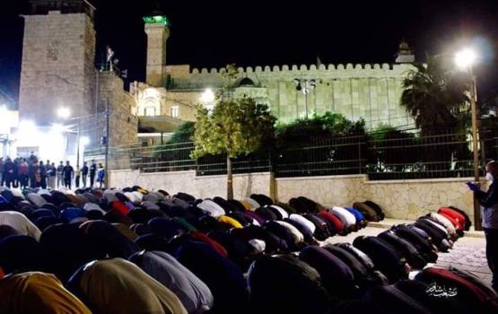 الاحتلال يمنع المواطنين من الصلاة في الحرم الإبراهيمي 