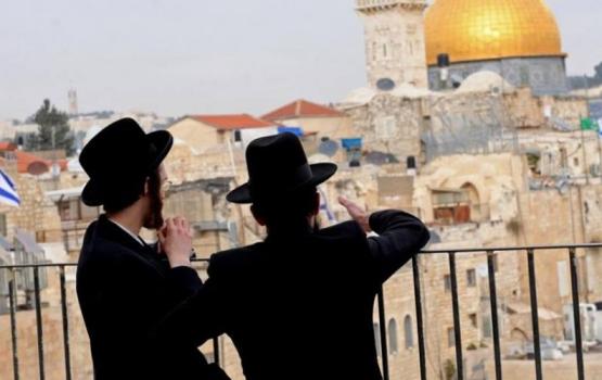 عشرات المستوطنين يقتحمون الأقصى المبارك